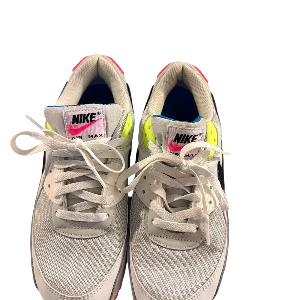 Gently Used Nike Men Size 8.5 Unisex